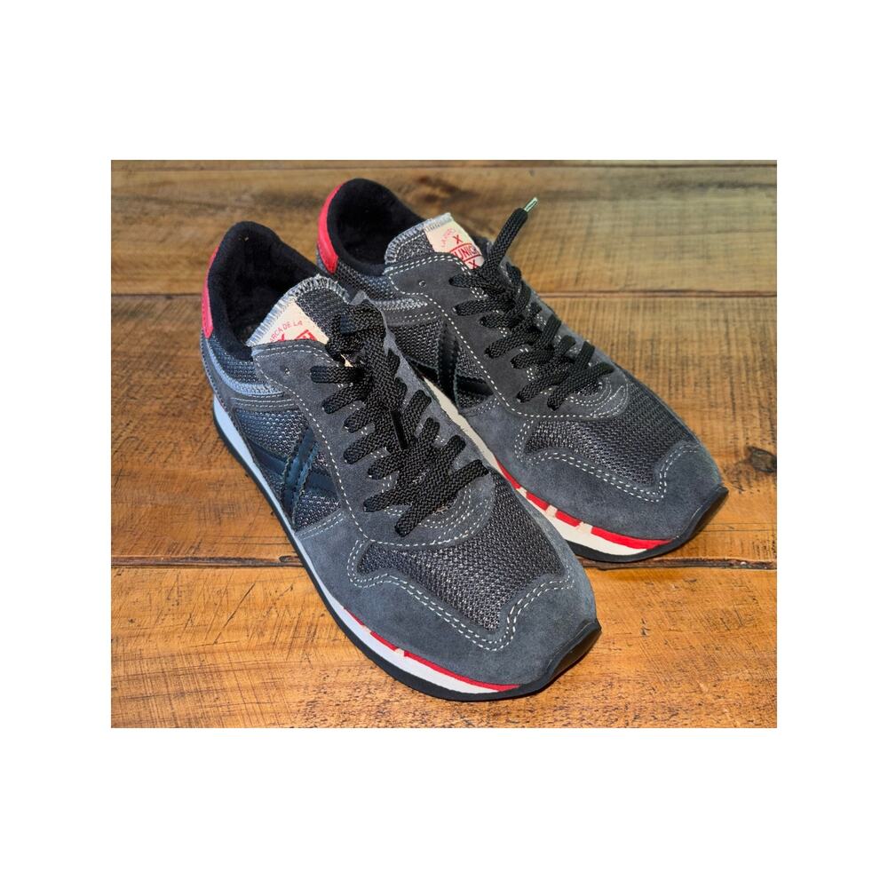 Unisex Munich Black Red Athletic Training Shoe Sneaker Womens 6 Mens 4.5 - Picture 2 of 12